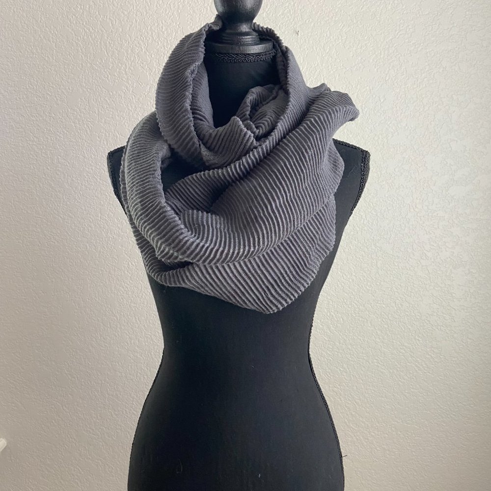 Dary Gray Infinity Scarf, Textured